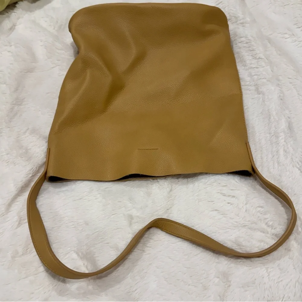 Anthropologie The Joss Elegant Tan Leather Bucket Tote Bag w/ Mini Pouch - Picture 6 of 11
